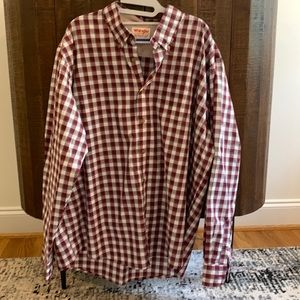 Wrangler button down long sleeve shirt